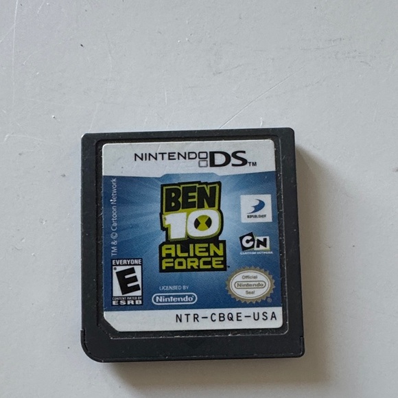 Nintendo DS Ben 10 Alien Force Game - Black and Blue - Picture 2 of 3